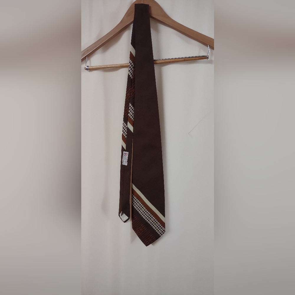 Vintage 1960 1970's brown rust cream striped Gentry beau brummel men's tie
